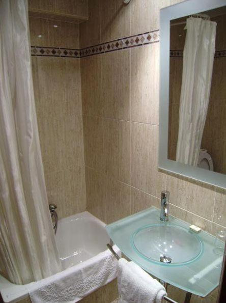 Hostal Miguel Angel Madrid Oda fotoğraf