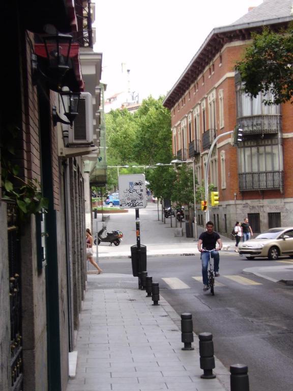Hostal Miguel Angel Madrid Dış mekan fotoğraf