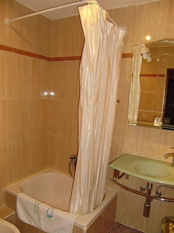 Hostal Miguel Angel Madrid Oda fotoğraf